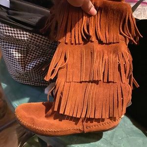Minnetonka boots size 7